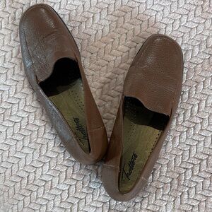 Trotters woman’s Leather Slip-On Loafers - Rich Brown